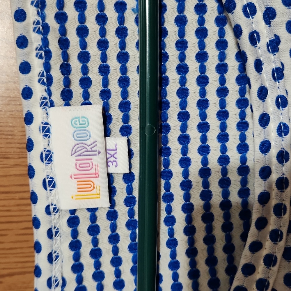 Lularoe - Picture 2 of 4